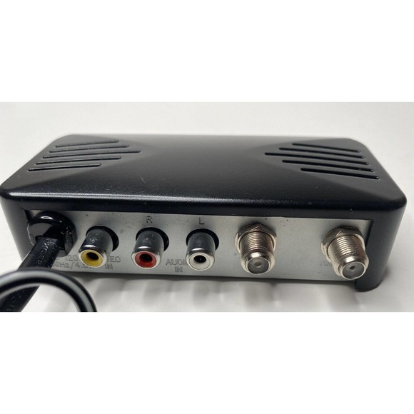 RF MODULATOR / VIDEO CONVERTER /COMPOSITE RCA TO CHANNEL 3 OR 4 / 6203 - Picture 2 of 2